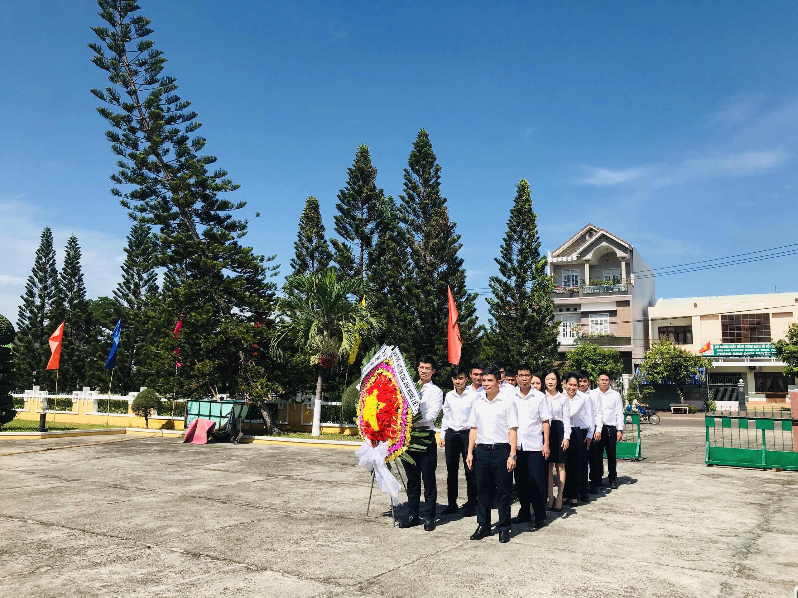 Viếng Nghĩa trang liệt sỹ Xã Cát Hanh, Huyện Phù Cát, Tỉnh Bình Định
